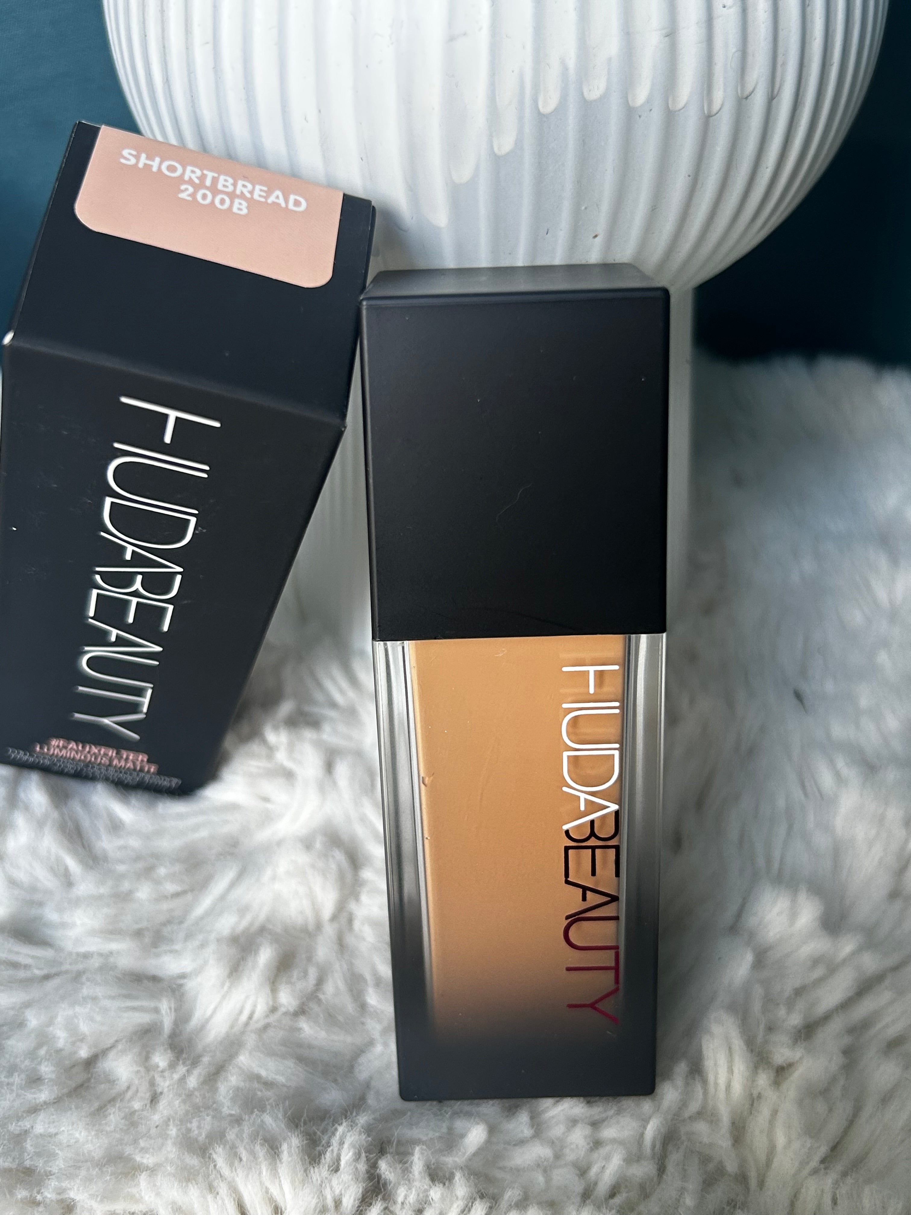 Fond de teint HUDA (shortbread)