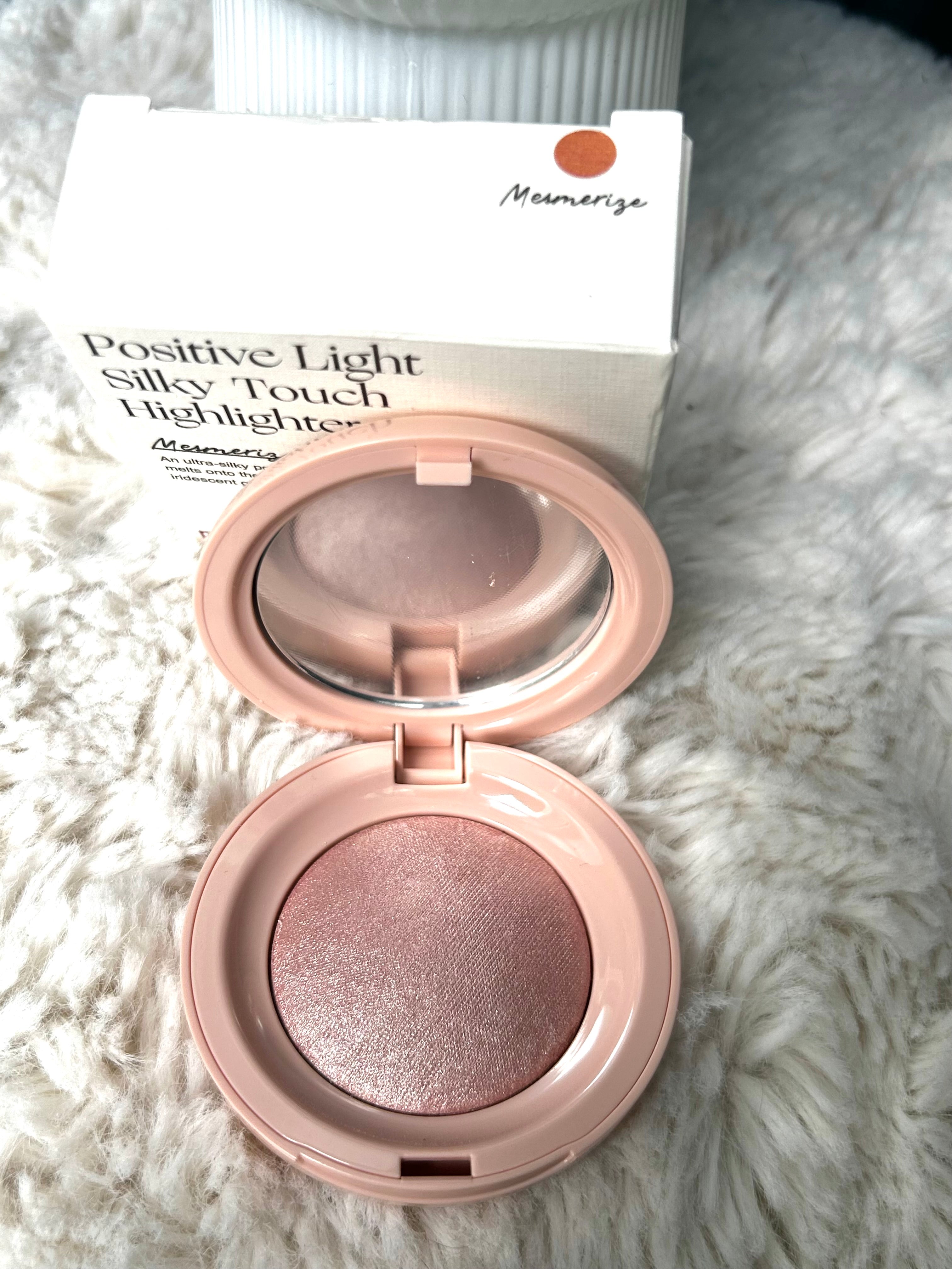 Highlighter RARE BEAUTY (mesmerize)