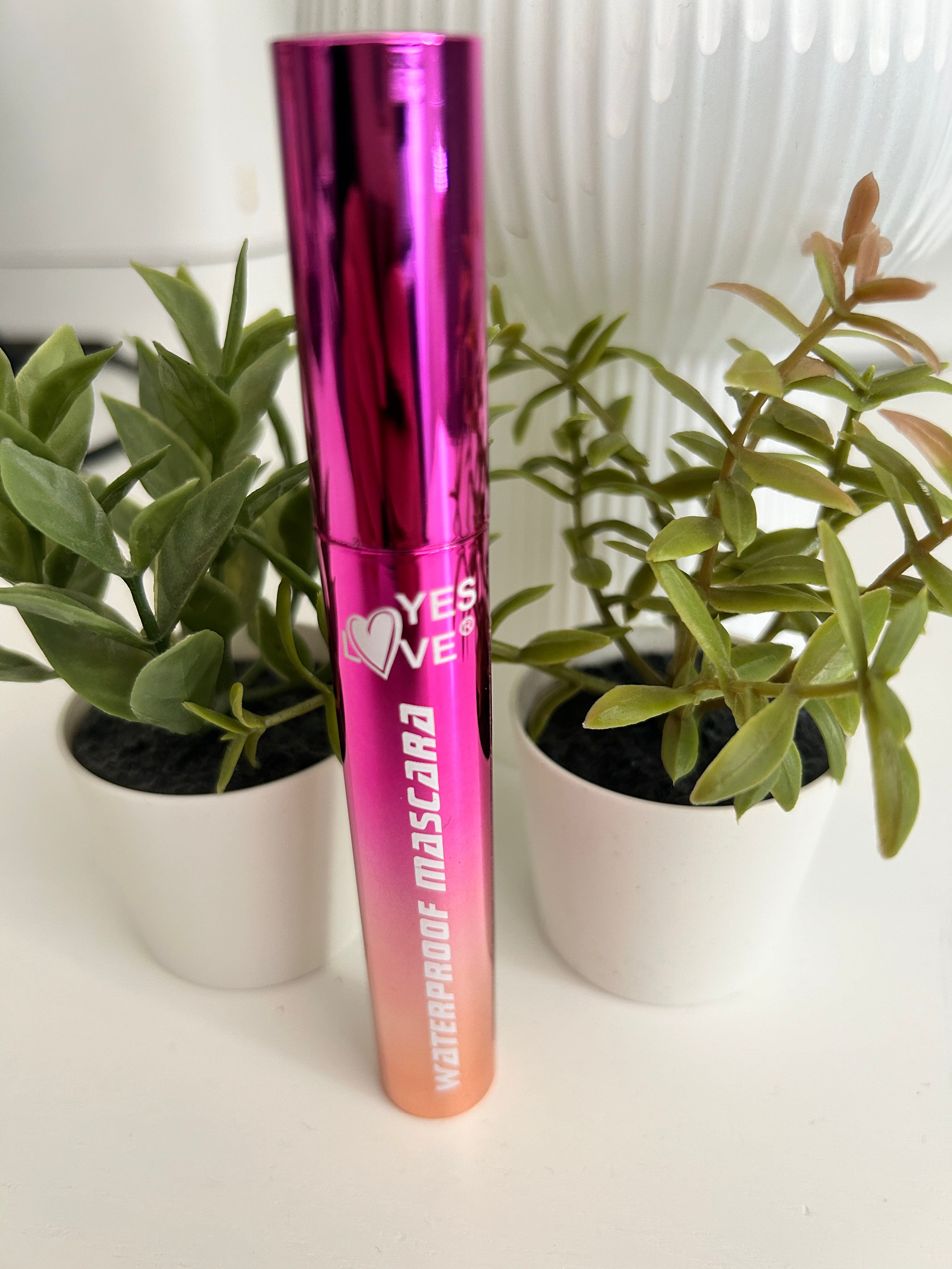 Mascara girly extrême black